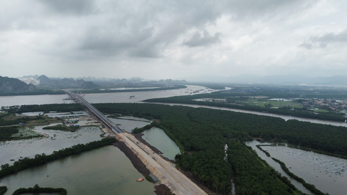 Trước đấy, trong lần kiểm tra hiện trường công trình vào tháng 4/2024, đích thân Chủ tịch UBND tỉnh Quảng Ninh Cao Tường Huy nhấn mạnh vai trò, tiến độ của dự án đối với kế hoạch phát triển của tỉnh Quảng Ninh để cùng với Hải Phòng hình thành hệ thống giao thông liền mạch, hoàn thiện. Tuy nhiên, dường như dự án sẽ "lỡ hẹn".