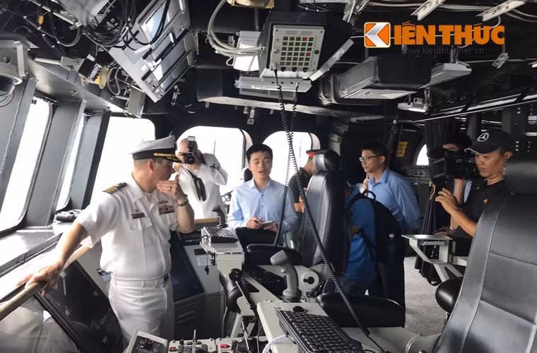 Dù hỏa lực gây thất vọng, thế nhưng LCS Coronado cũng có nhiều điểm đáng khen, một trong số đó là thủy thủ đoàn vận hành nó chỉ cần có 40 người. Với một con tàu 3.000 tấn, đó là con số quá ít ỏi, điều đó chứng minh rằng LCS Coronado có tính tự động hóa cực cao.