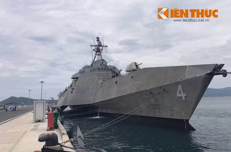 Sáng ngày hôm qua (5/7), tàu chiến USS Coronado (LCS-4) và tàu cứu hộ mang tên USNS Salvor (T-ARS-52) thuộc Hải quân Mỹ đã đến Cảng quốc tế Cam Ranh (Khánh Hòa), phục vụ Chương trình giao lưu Hải quân (NEA) lần thứ 8 giữa Hải quân hai nước. Theo kế hoạch từ ngày 5 - 10/7, hai bên sẽ có các hoạt động giao lưu văn hóa, thể thao, trao đổi kỹ năng về quân y, cứu hộ trên biển, an ninh hàng hải và thực hành Bộ Quy tắc ứng xử cho những cuộc đụng độ ngoài ý muốn trên biển.