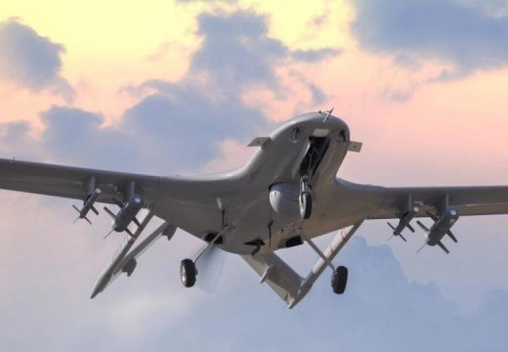 cUCAV này có chiều dài 6,5 m, sải cánh 12 m và trọng lượng cất cánh tối đa 630 kg. Bayraktar TB2 có thể mang trọng tải tối đa hơn 55 kg.