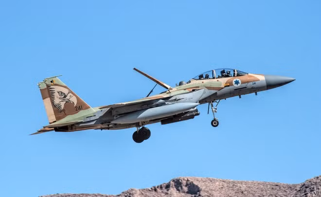 Đối thủ chính của không quân Iran và Syria là Không quân Israel; hiện nay không quân Israel là lực lượng mạnh nhất trong khu vực, khi được trang bị số lượng lớn máy bay chiến đấu thế hệ 4 và 5 như F-15, F-16 và F-35I.