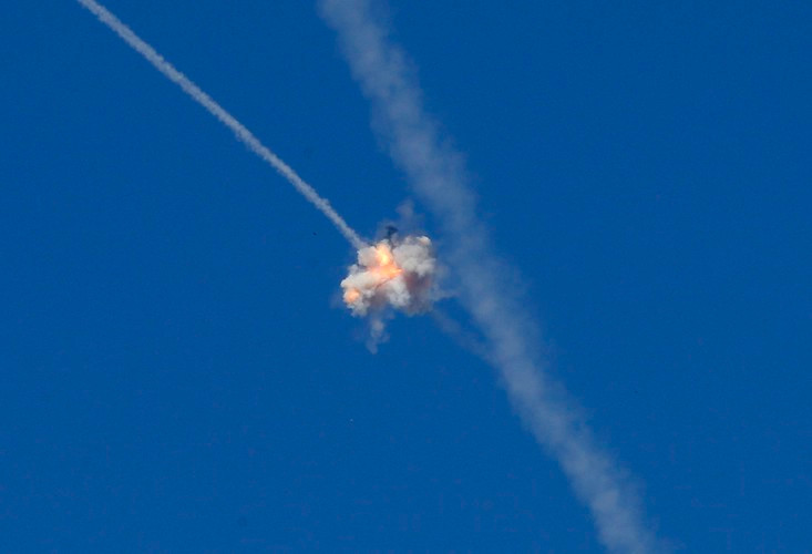 "Thổ Nhĩ Kỳ sẽ không được nhận các hệ thống Patriot trừ khi họ hoàn trả tên lửa S-400 cho Nga", phát ngôn viên Bộ Ngoại giao Mỹ Jonathan Hoffman hôm qua cho hay.