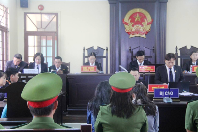 8h20, HĐXX bắt đầu làm việc.