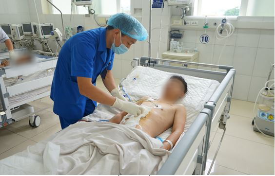 Be 4 tuoi vo tim va loat ca benh duoc cuu song ngoan muc-Hinh-5