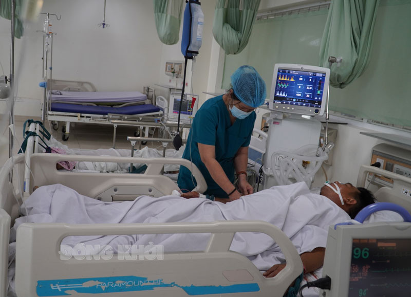 Be 4 tuoi vo tim va loat ca benh duoc cuu song ngoan muc-Hinh-2