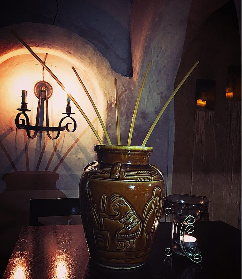 9. Rượu cần: Rượu cần cũng được xem là món đặc sản Đắk Lắk. Để càng lâu rượu càng ngon và không bị hỏng. Ảnh: Fpyap.