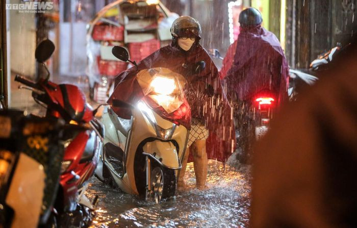 Du bao thoi tiet 22/6: Mien Bac ngay nang nong, chieu toi vao dot mua moi