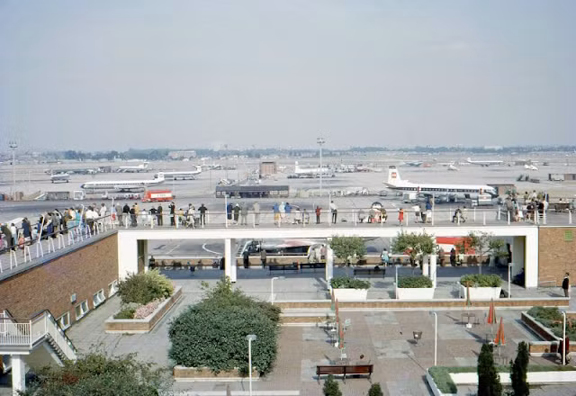 Sân bay Heathrow hiện đại ở London, Anh năm 1964.