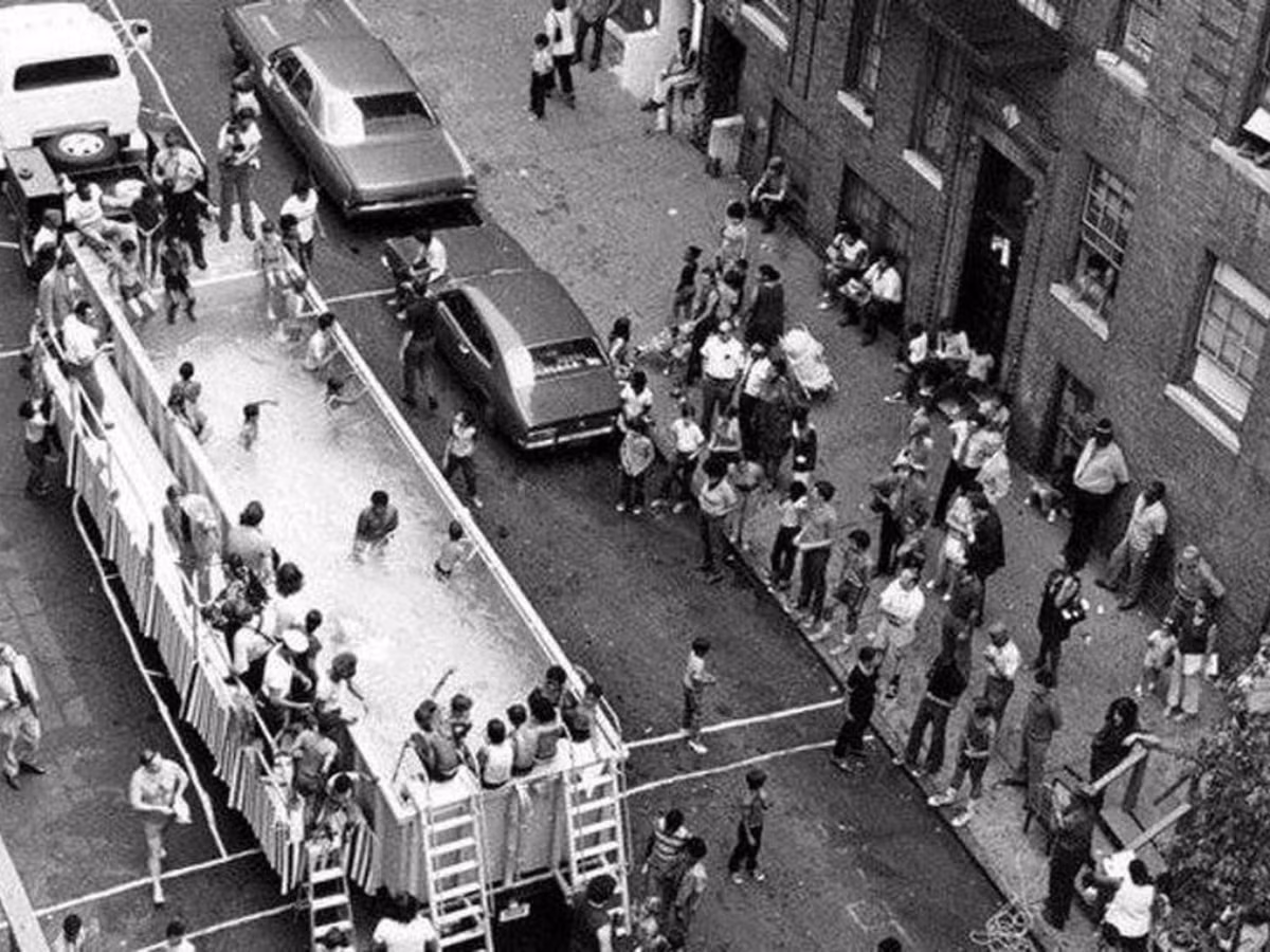 Năm 1967, chính quyền thành phố New York, Mỹ đã tạo ra một bể bơi di động trên một chiếc xe tải. Theo đó, nhiều trẻ em vui đùa trong bể bơi vào những ngày hè nóng nực.