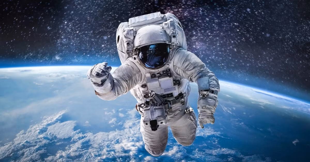 Ông Solovyev cũng là người có tổng thời gian đi bộ ngoài không gian lâu nhất (82 giờ 22 phút).