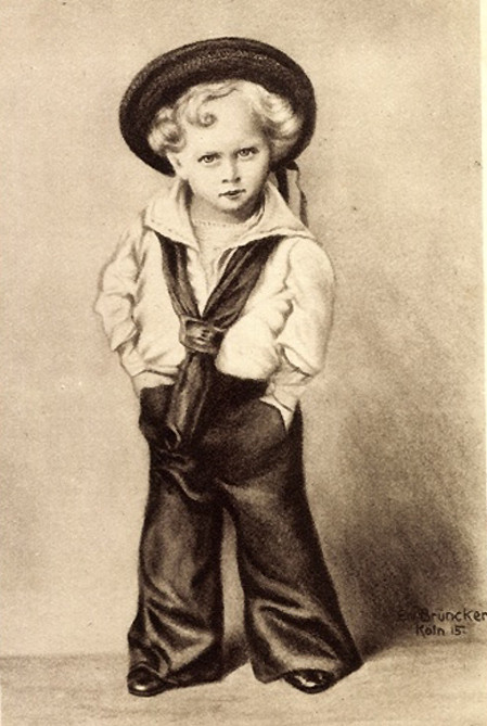 Kaiser Wilhelm II, vị vua cuối cùng ở Đức, mặc trang phục giống thủy thủ vào những năm 1860.