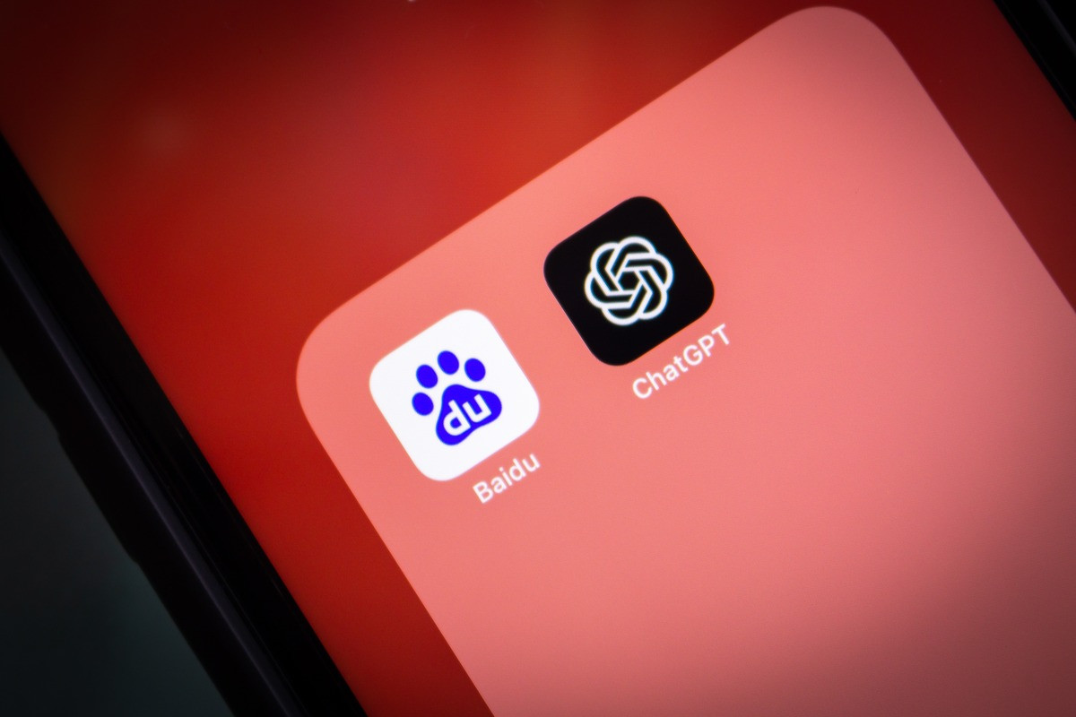 Không như nhiều quốc gia khác trên thế giới, Trung Quốc cấm các công ty phát hành dịch vụ AI tổng hợp mà không xin phép.