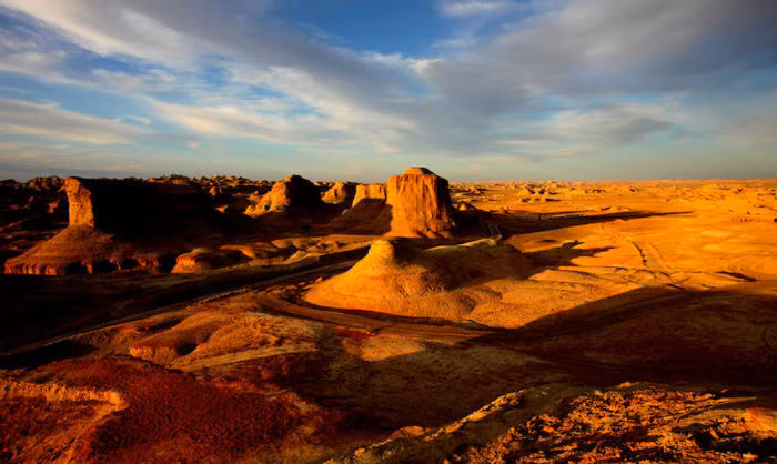 Không những vậy, một số người dân khi tới Moguicheng đã gặp những chuyện kỳ lạ, bí ẩn như đột nhiên nghe thấy tiếng hổ gầm, trẻ con khóc, tiếng đàn guitar đứt dây...