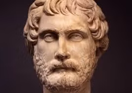 Tiếp đến, Spartacus tập hợp được hơn 120.000 nô lệ tại khu vực gần núi lửa Vesuvius để lên kế hoạch nổi dậy, chống lại chính quyền La Mã. Sự kiện này được lịch sử gọi là Cuộc chiến tranh nô lệ lần thứ 3 (diễn ra từ năm 73 trước Công nguyên - 71 trước Công nguyên).