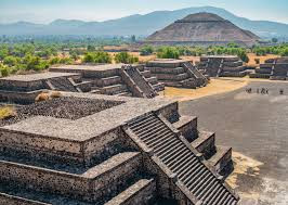 Ước tính trong thời kỳ hoàng kim, gần 200.000 dân sinh sống tại thành phố Teotihuacan. Do vậy, nơi đây được coi là trung tâm đô thị có ảnh hưởng nhất ở Trung Bộ châu Mỹ cổ đại.