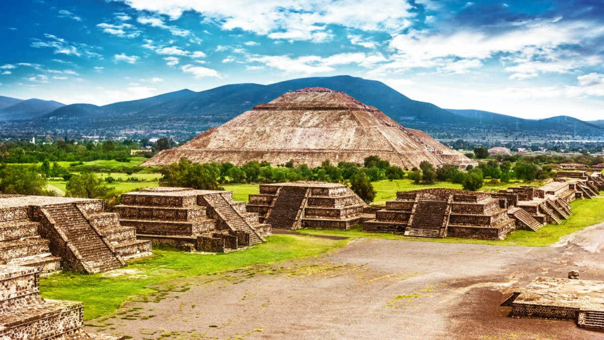Trong đó, người Aztec đã đặt tên cho thành phố cổ xưa này cái tên Teotihuacan - có nghĩa là “Nơi ở của các vị thần” theo tiếng Nahuatl.
