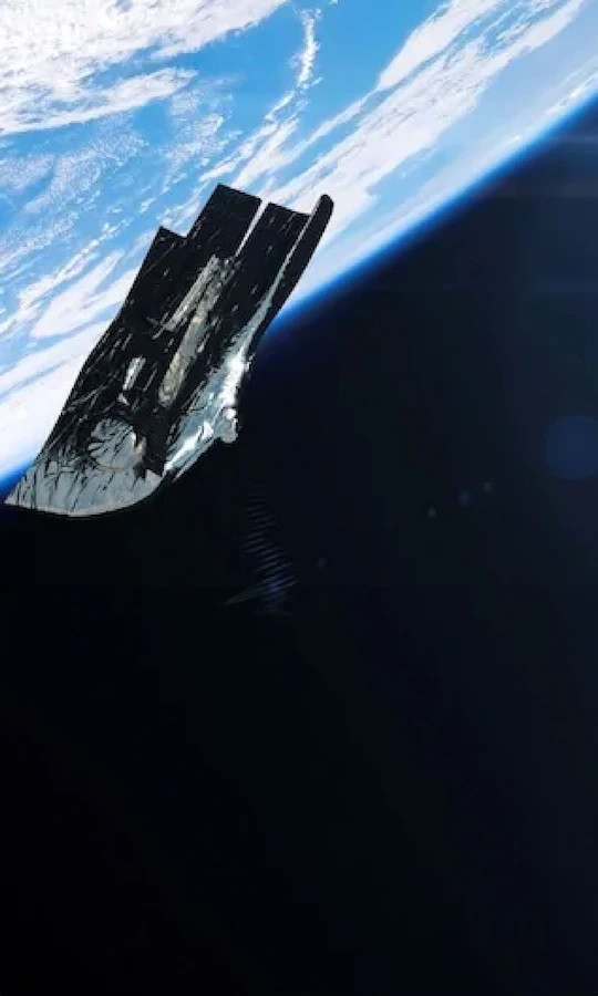 Theo nghiên cứu của nhà khoa học Tesla, tín hiệu bí ẩn trên không đến từ cực quang Mặt Trời hoặc nhiễu điện từ dòng điện. Từ đó, ông nghi ngờ tín hiệu đó có thể đến từ một vật thể trên quỹ đạo Trái đất và nó có thể không phải do con người phát ra. Ông đã công bố khám phá này vào năm 1900.