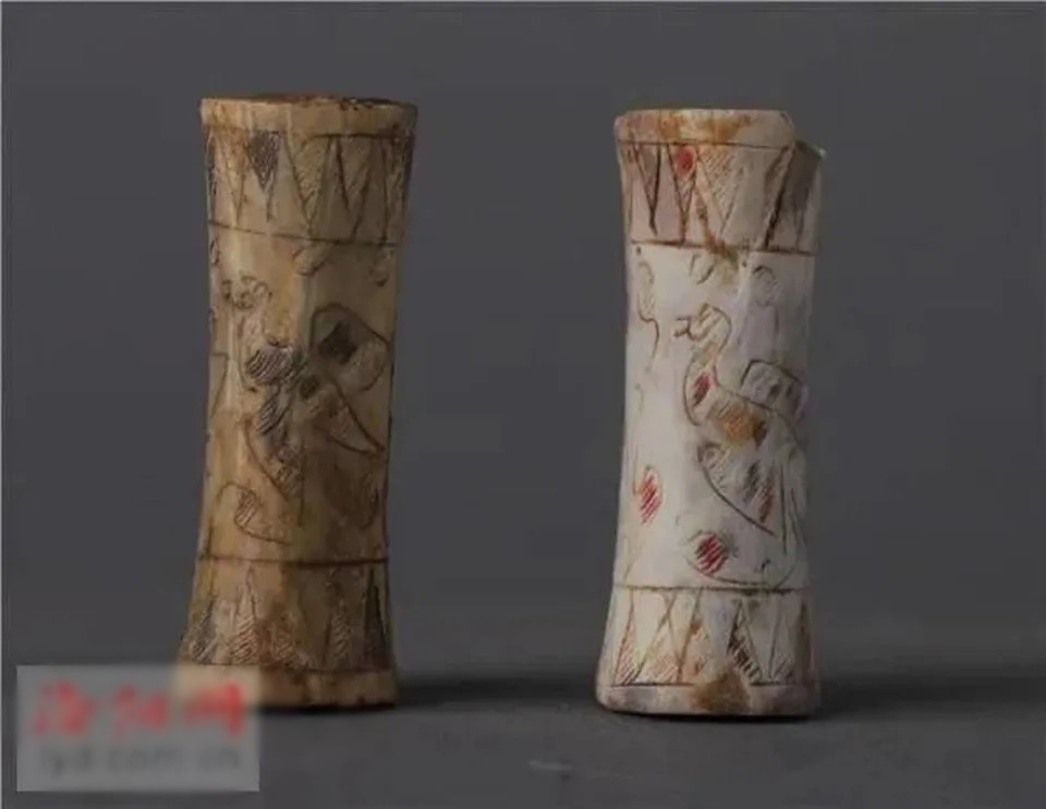 Theo giả thuyết trên, sau khi qua đời, từng người trong gia đình được chôn cất trong 3 ngôi mộ gần nhau với hy vọng có thể tiếp tục ở cạnh nhau ở thế giới bên kia.