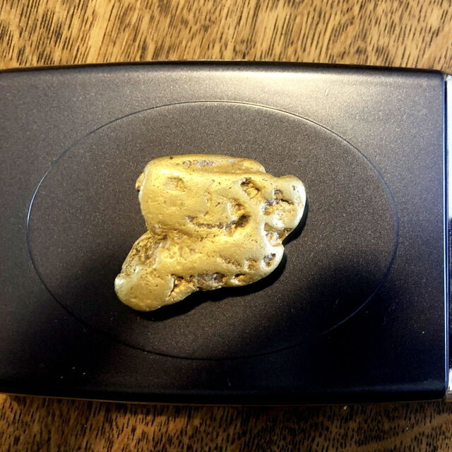 Địa điểm mà ông Richard tìm thấy khối vàng gần Many Wenlock. Vào thời tiền sử, khu vực này bị chìm dưới đại dương. Do đó, các thợ săn thường tìm thấy tàn tích san hô trong khu vực. Hiện các chuyên gia vẫn chưa thể lý giải vì sao cục quặng vàng trên lại xuất hiện gần Many Wenlock.