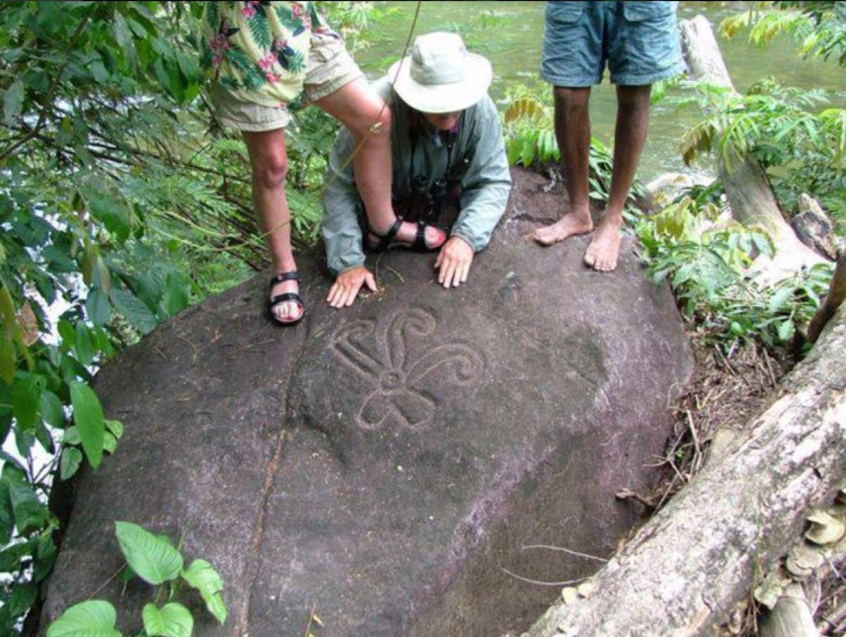 Trong số những người đi tìm thành phố La Ciudad Blanca có Hầu tước Hernando Cortes. Ông đã chỉ huy một đoàn thám hiểm Tây Ban Nha tìm kiếm thành phố này ở Mosquita rồi gửi báo cáo cho nhà vua Charles V vào năm 1526.