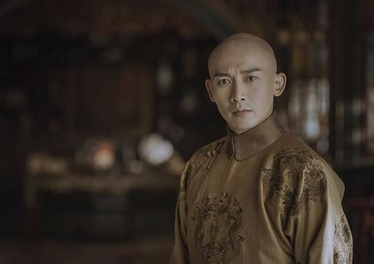 Do đó, thợ cắt tóc, cạo đầu cho hoàng đế phải điềm tĩnh, kiên nhẫn, chịu được áp lực cao và có tay nghề xuất sắc. Như vậy, họ có thể hoàn thành công việc mà không gặp vấn đề gì. Ảnh trong bài mang tính minh họa.