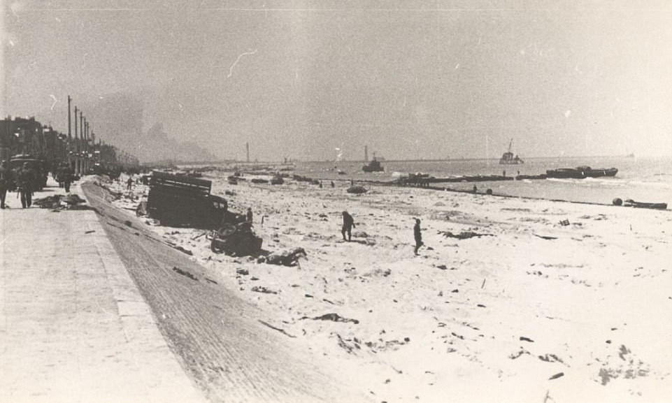 Trước sự việc này, một quan điểm cho rằng Hitler từng chiến đấu ở Pháp trong Thế chiến 1 nên khá thận trọng với địa hình bùn lầy, vốn gây khó khăn cho xe tăng khi di chuyển. Ngoài ra, Hitler có thể lo ngại về hậu cần hoặc nguy cơ Pháp bất ngờ phản công thì sẽ khiến quân Đức tổn thất lớn.