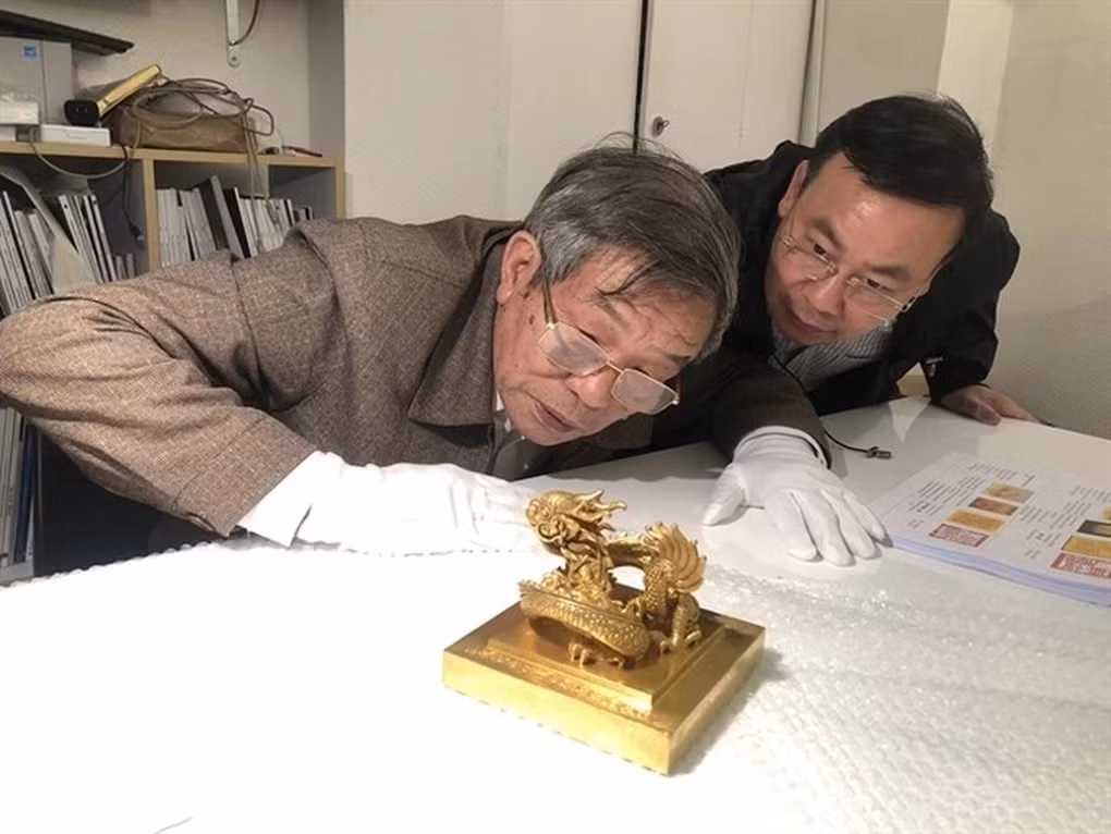 Sau 2 lần thay đổi thời gian tổ chức phiên đấu giá ấn vàng "Hoàng đế chi bảo", hãng Millon thông báo chính thức hủy bỏ phiên đấu giá và thông báo đã đạt được thỏa thuận chuyển giao kim ấn. Nhờ đó, ấn vàng của Hoàng đế Minh Mạng được hồi hương.