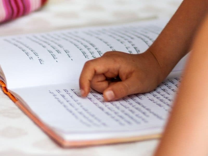 Tiếp theo, cha mẹ người Do Thái dạy con cái không ngừng học hỏi những kiến thức mới, cổ vũ, động viên trẻ tự học, tiếp nhận các kiến thức cần thiết ở cả trường học cũng như trong quá trình giao tiếp hay cuộc sống hàng ngày.