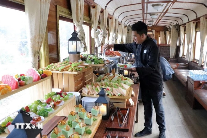 Xe lua dem Da Lat - san pham du lich moi la o pho nui-Hinh-2