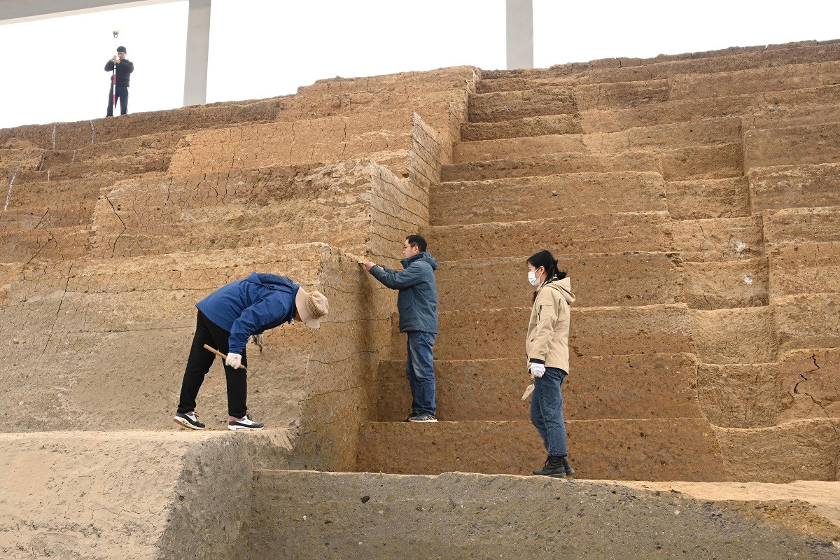 Nước Sở tồn tại trong khoảng 800 năm trước khi bị Tần Thủy Hoàng tấn công, tiêu diệt vào năm 223 trước Công nguyên. Nước Sở là một trong 6 nước chư hầu bị Tần Thủy Hoàng tiêu diệt, thành lập đất nước Trung Hoa thống nhất.