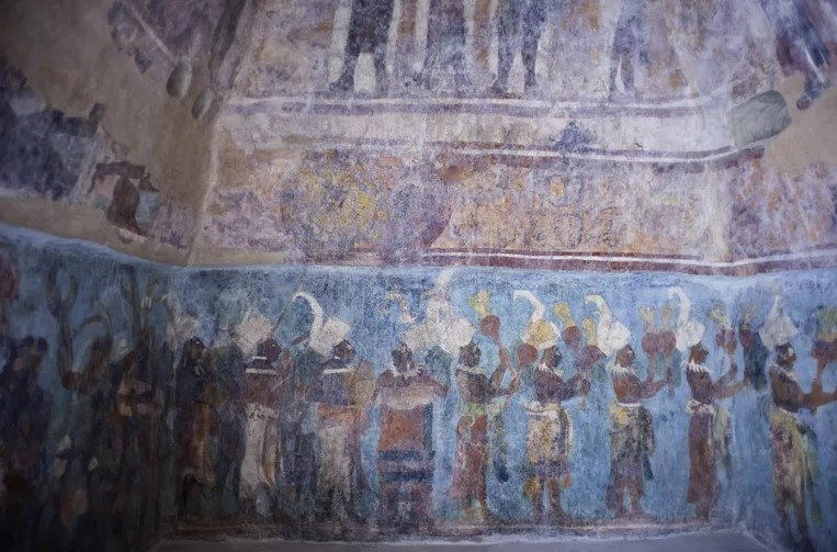 Từ đây, các chuyên gia suy đoán người Maya có thể đã dùng giẻ màu xanh để bịt miệng nạn nhân hiến trước khi hiến tế cho các vị thần.