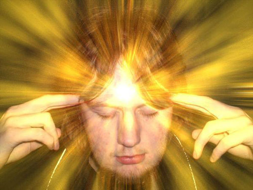 Theo nhóm chuyên gia, tâm lý con người chỉ ý thức được một số ít những ấn tượng cảm nhận bằng 5 giác quan cơ bản: thị giác, thính giác, vị giác, khứu giác và xúc giác. Những ấn tượng còn sót lại được bộ não cất giữ trong tiềm thức và có thể đưa sử dụng bất cứ lúc nào mà con người không thể kiểm soát được.