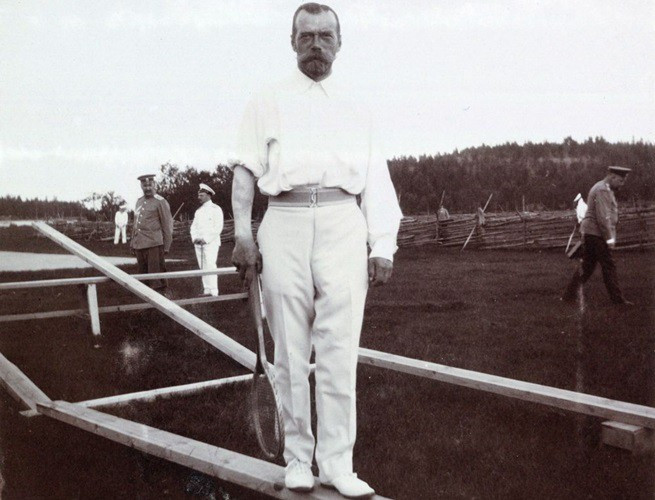 Sa hoàng Nicholas II chơi thể thao ngoài trời