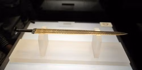 Theo các chuyên gia, thanh kiếm của Việt Vương Câu Tiễn đạt trình độ cao bậc nhất về nghệ thuật trạm trổ, điêu khắc thời Xuân Thu Chiến quốc.