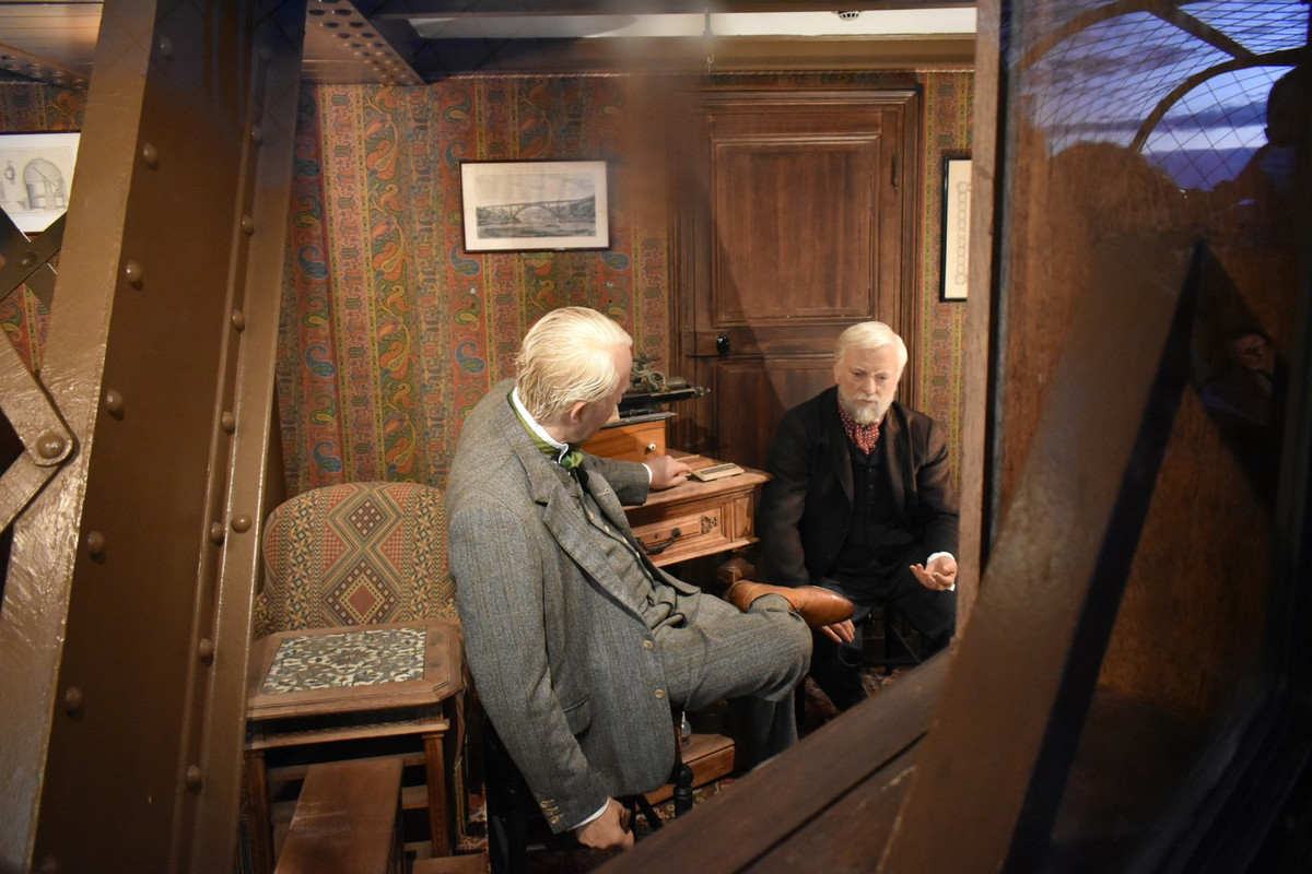 Ngay cả sau khi Gustave Eiffel qua đời, căn phòng trên đỉnh tháp hiếm khi mở cửa đón khách. Hiện nay, du khách mua vé lên đỉnh tháp Eiffel có thể nhìn thấy căn hộ phía sau ô cửa sổ.