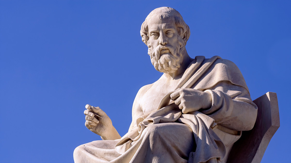 Plato là học trò của Socrates và là thầy của Aristotle. Sau khi qua đời vào khoảng năm 348 hoặc 347 trước Công nguyên, Plato được chôn cất tại Học viện - nơi vị tướng La Mã Sulla đã cho phá hủy vào năm 86 trước Công nguyên.