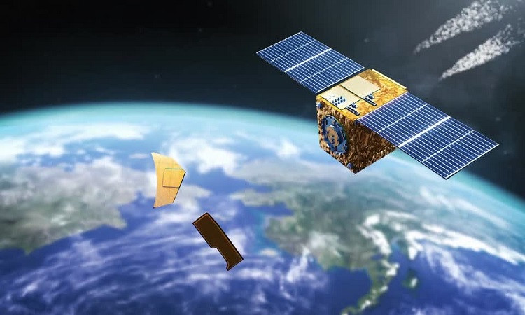 Trong khi đó, Hanspeter Schaub, giáo sư Kỹ thuật Hàng không Vũ trụ tại Đại học Colorado ở Boulder, đã dành nhiều thời gian nghiên cứu nhằm dọn rác vũ trụ. Ông và các cộng sự nghiên cứu, chế tạo "súng bắn điện từ" có thể bắn các điện từ vào mục tiêu, cho phép người điều khiển làm chậm vật thể hoặc chuyển hướng quỹ đạo của các mảnh rác vũ trụ.