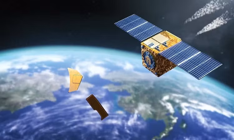 Trong khi đó, Hanspeter Schaub, giáo sư Kỹ thuật Hàng không Vũ trụ tại Đại học Colorado ở Boulder, đã dành nhiều thời gian nghiên cứu nhằm dọn rác vũ trụ. Ông và các cộng sự nghiên cứu, chế tạo "súng bắn điện từ" có thể bắn các điện từ vào mục tiêu, cho phép người điều khiển làm chậm vật thể hoặc chuyển hướng quỹ đạo của các mảnh rác vũ trụ.