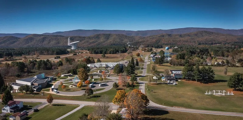 Lệnh cấm wifi được áp dụng trong bán kính khoảng 16 km xung quanh đài thiên văn Green Bank. Theo đó, khu vực này còn được gọi là "vùng im lặng".