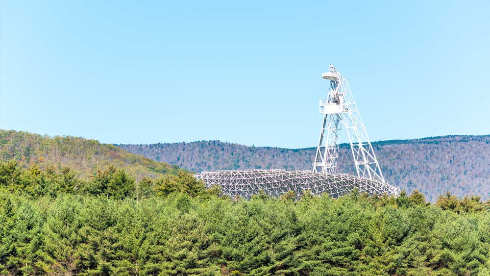 Đài thiên văn Green Bank hiện đại này có thể ghi nhận một bông tuyết rơi xuống đất hay một ngôi sao "chết" trong vũ trụ. Tuy nhiên, đài thiên văn Green Ban vô cùng nhạy cảm với các loại sóng điện từ.