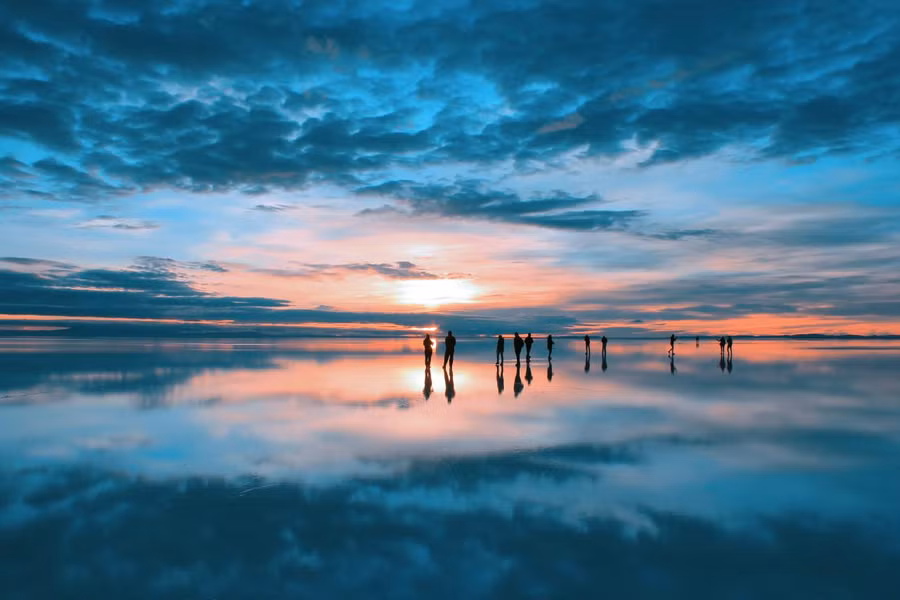 Mỗi khi trời mưa, nước biến cánh đồng này thành một tấm gương khổng lồ, tạo cảnh tượng siêu thực