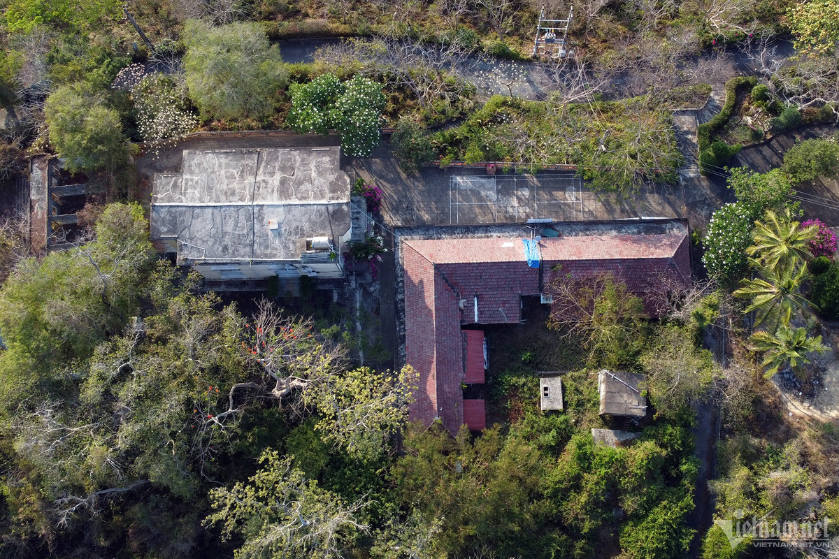 Hiện, 5 biệt thự hiện xuống cấp. Những dãy nhà thấp khác gần đó cũng rơi vào cảnh tương tự, hư hỏng. Đến năm 2023, tỉnh Khánh Hòa tiếp nhận 5 biệt thự trong khu di tích để lên phương án quản lý bảo tồn, do doanh nghiệp trả lại. Cùng với việc trả lại 5 biệt thự cổ, chủ đầu tư mong muốn tỉnh xem xét, sớm phê duyệt phương án điều chỉnh quy hoạch xây dựng dự án, do việc đình chỉ thi công nhiều năm khiến doanh nghiệp thiệt hại.