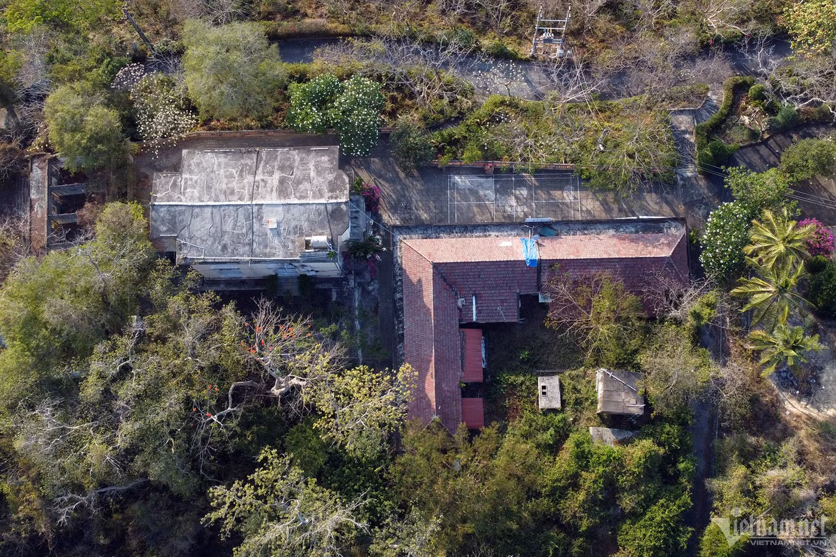 Hiện, 5 biệt thự hiện xuống cấp. Những dãy nhà thấp khác gần đó cũng rơi vào cảnh tương tự, hư hỏng. Đến năm 2023, tỉnh Khánh Hòa tiếp nhận 5 biệt thự trong khu di tích để lên phương án quản lý bảo tồn, do doanh nghiệp trả lại. Cùng với việc trả lại 5 biệt thự cổ, chủ đầu tư mong muốn tỉnh xem xét, sớm phê duyệt phương án điều chỉnh quy hoạch xây dựng dự án, do việc đình chỉ thi công nhiều năm khiến doanh nghiệp thiệt hại.