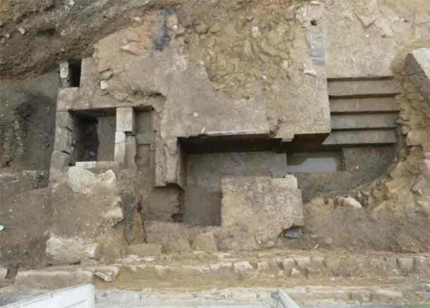 Những lần cải tạo lâu đài Château de l'Hermine từ thế kỷ 18 - 20 đã biến công trình này nhiều lần thay đổi mục đích sử dụng bao gồm: khách sạn, trường luật và văn phòng chính phủ được xây dựng trên đỉnh lâu đài nguyên bản có từ thế kỷ 14.