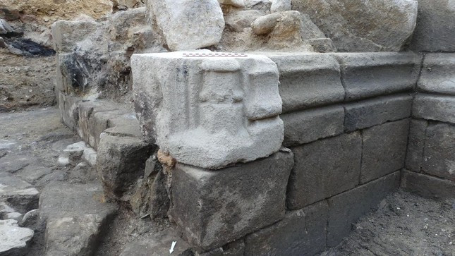 Lâu đài Château de l'Hermine nằm ở Vannes - ngôi làng tọa lạc tại bờ biển phía tây của vùng Brittany - được xây dựng làm pháo đài và nơi ở cho Công tước John IV xứ Brittany vào năm 1381.