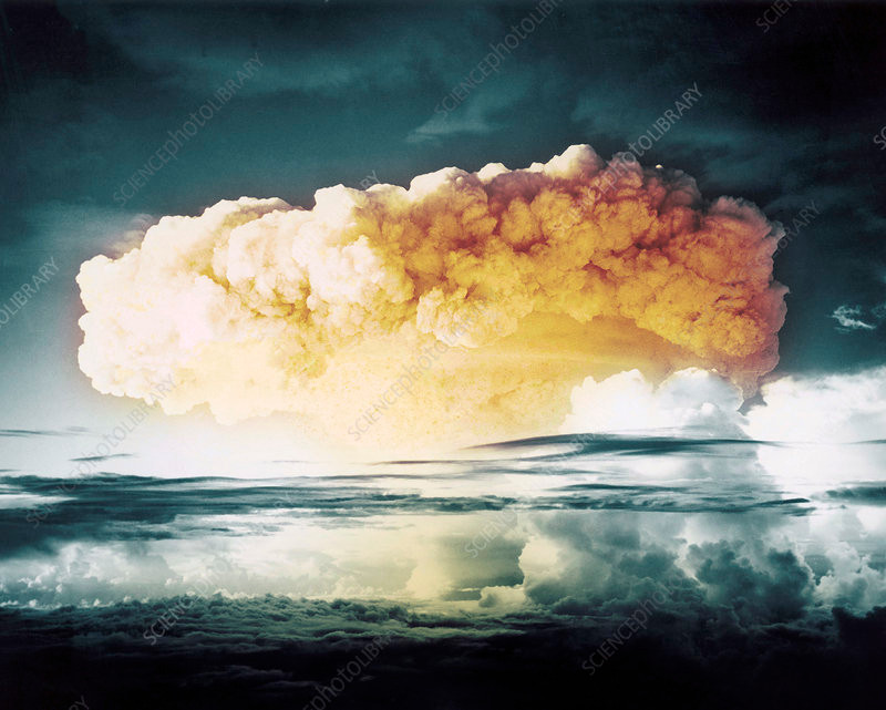 Một phút sau, đám mây hình nấm tăng lên 33.000m. Cuối cùng, đám mây khổng lồ ổn định ở độ cao 41.000m, phần mũ nấm có đường kính khoảng 161 km, phần gốc rộng tới 32 km.