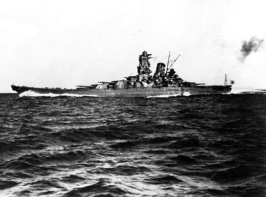 Để tạo ưu thế trong các trận hải chiến, chiến hạm Yamato được trang bị 9 khẩu hải pháo cỡ nòng 457 mm trên 3 tháp pháo lớn, 6 hải pháo thứ cấp cỡ 155 mm, 24 pháo 127 mm, 162 pháo phòng không 25 mm và 4 súng máy hạng nặng cỡ 13,2 mm.