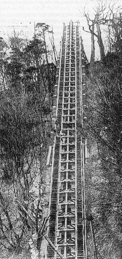 Cuối cùng, cấu trúc địa lý ở Mimoyecques rất lý tưởng. Vùng dốc đá phấn có thể sâu tới 100m, đảm bảo hầm chứa siêu pháo V3 có móng ổn định.