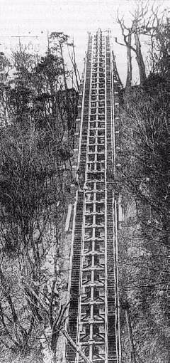 Cuối cùng, cấu trúc địa lý ở Mimoyecques rất lý tưởng. Vùng dốc đá phấn có thể sâu tới 100m, đảm bảo hầm chứa siêu pháo V3 có móng ổn định.