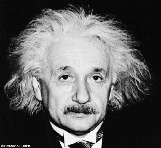 Theo một nghiên cứu được công năm 2012, các nhà khoa học phát hiện não của Einstein có thêm một rãnh ở thùy giữa trán, một khu vực liên quan đến việc lập kế hoạch và trí nhớ. Hầu hết mọi người chỉ có 3 vạch trong khi Einstein có đến 4.